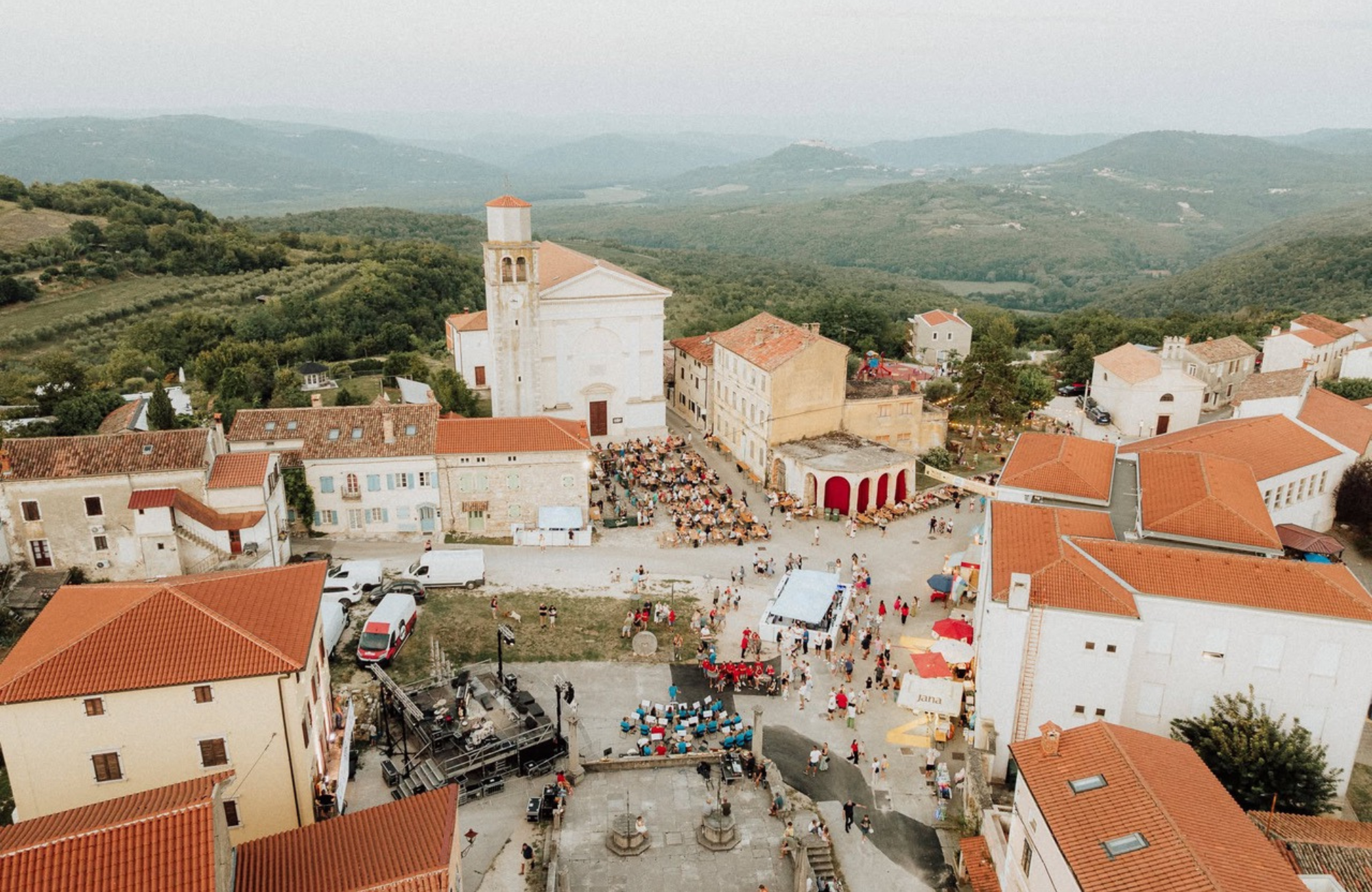 Vižinada ovog ljeta nudi bogat program: od vinskih večeri do koncerata i kazališta
